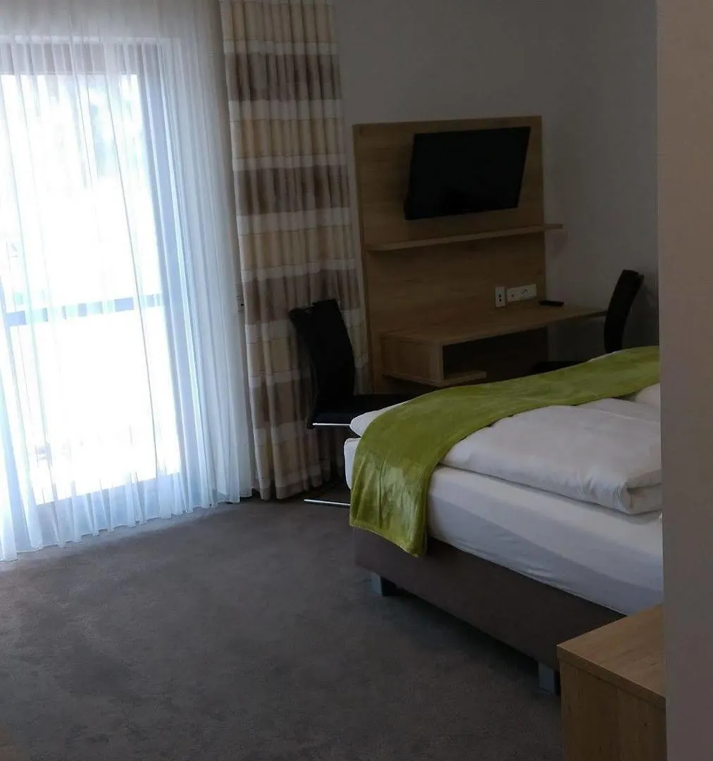Gasthaus Pension Rezatgrund Windsbach 2*,
